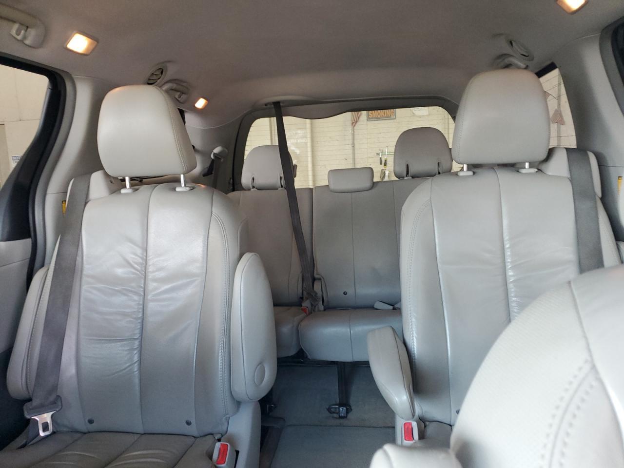 2012 TOYOTA SIENNA