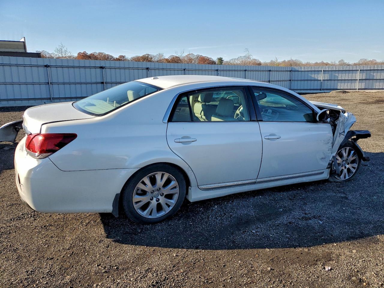2011 TOYOTA Avalon