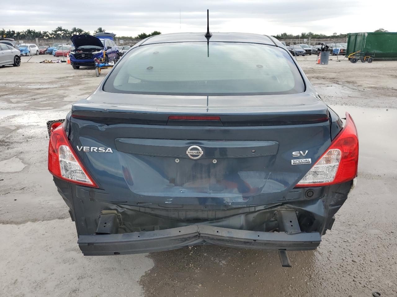 2017 NISSAN VERSA