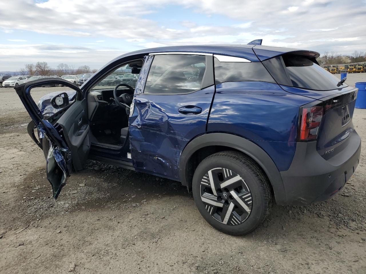 2025 NISSAN KICKS