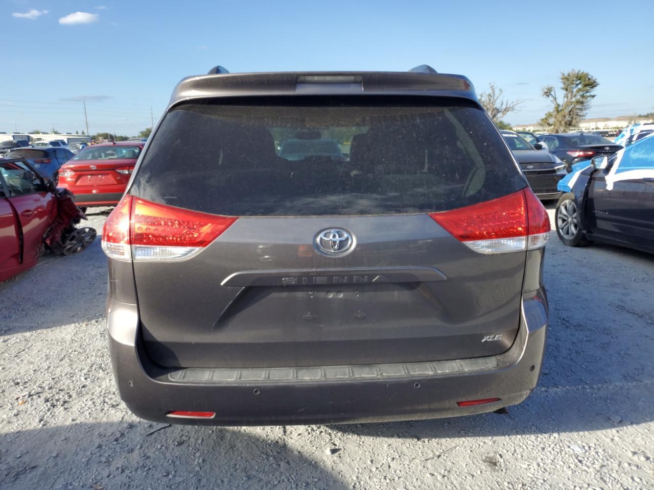 2012 TOYOTA SIENNA