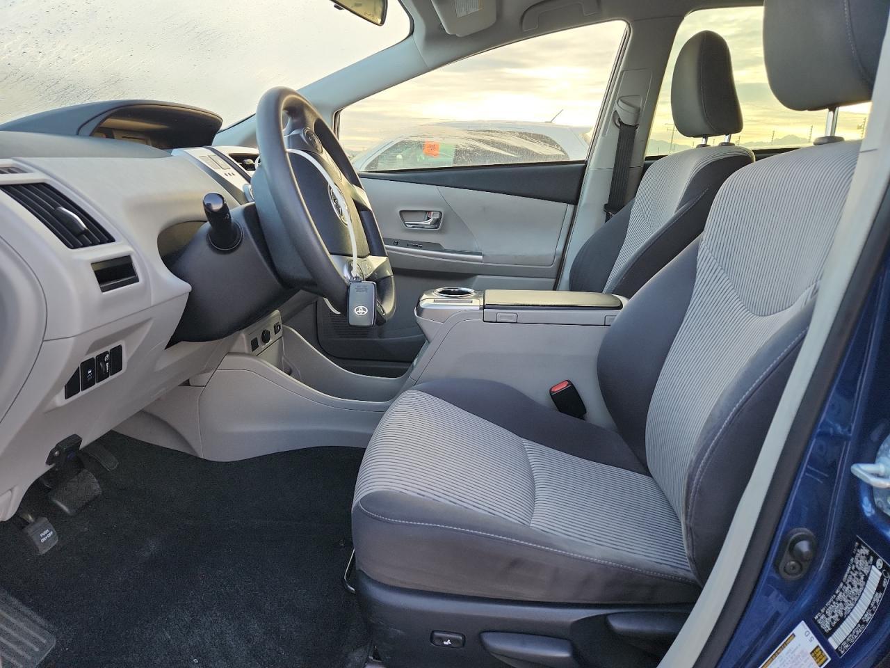 2016 TOYOTA PRIUS V