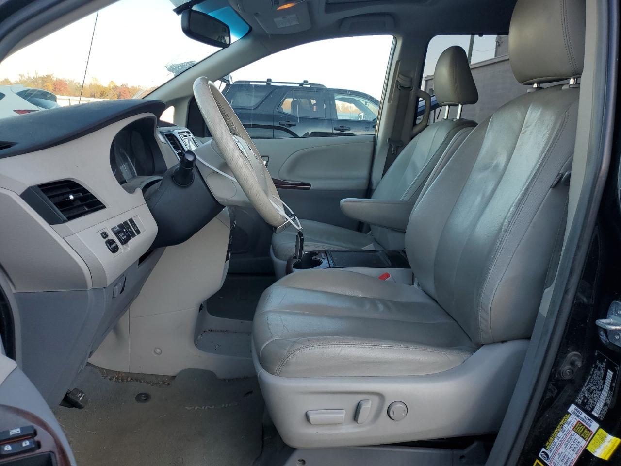 2014 TOYOTA SIENNA