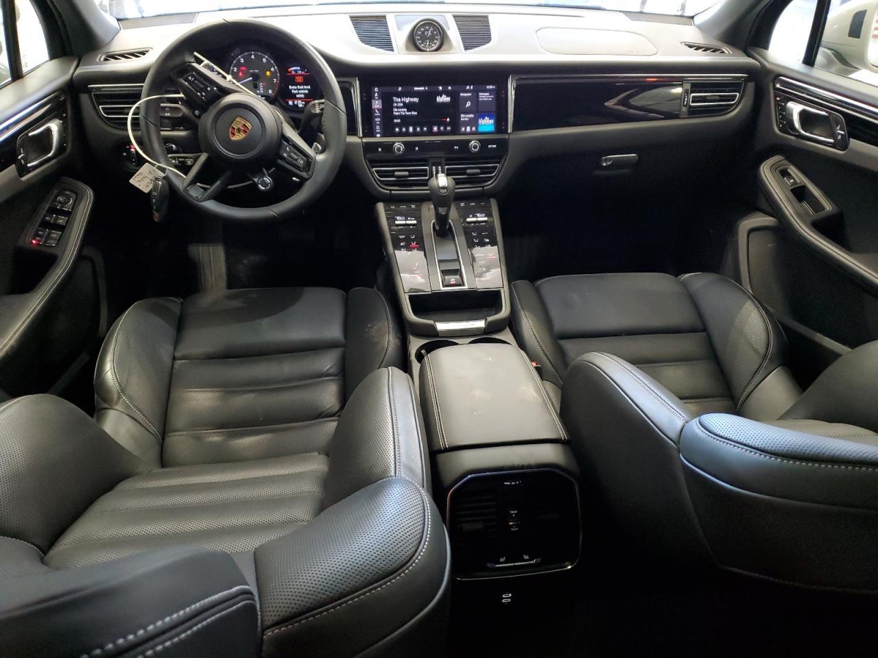 2024 PORSCHE Macan