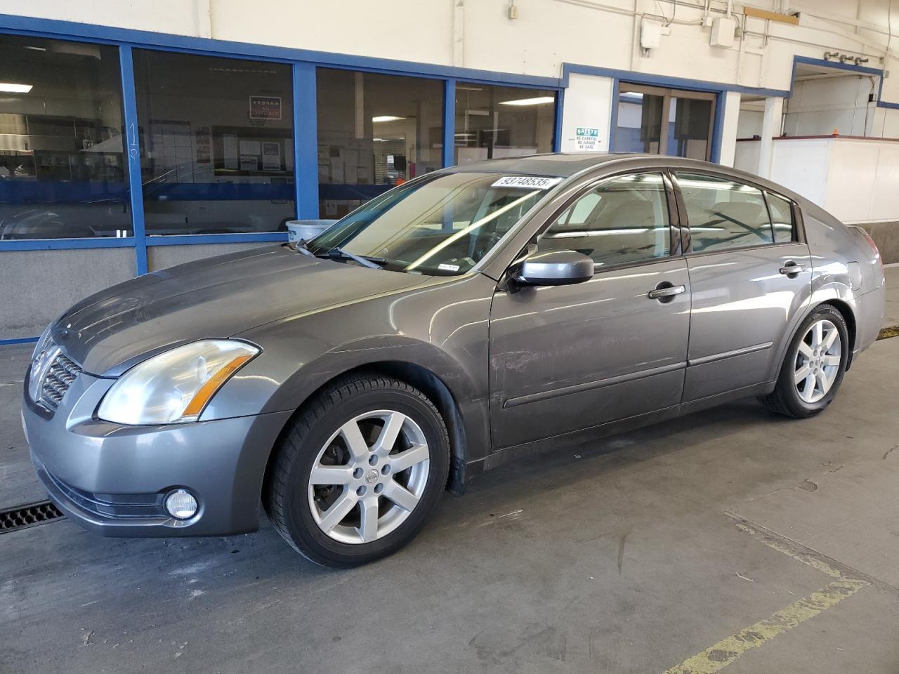 2005 NISSAN Maxima