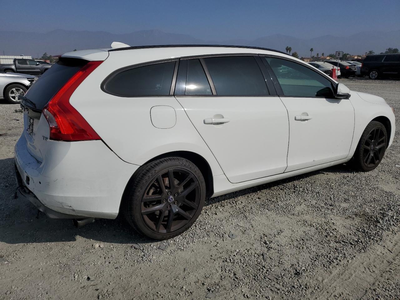 2018 VOLVO V60
