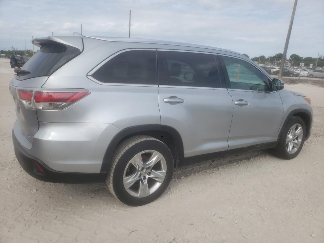 2015 TOYOTA HIGHLANDER