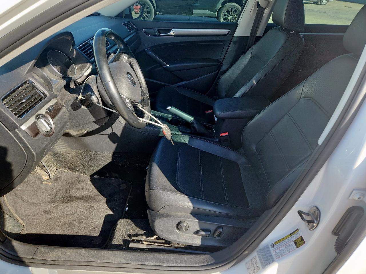 2017 VOLKSWAGEN Passat