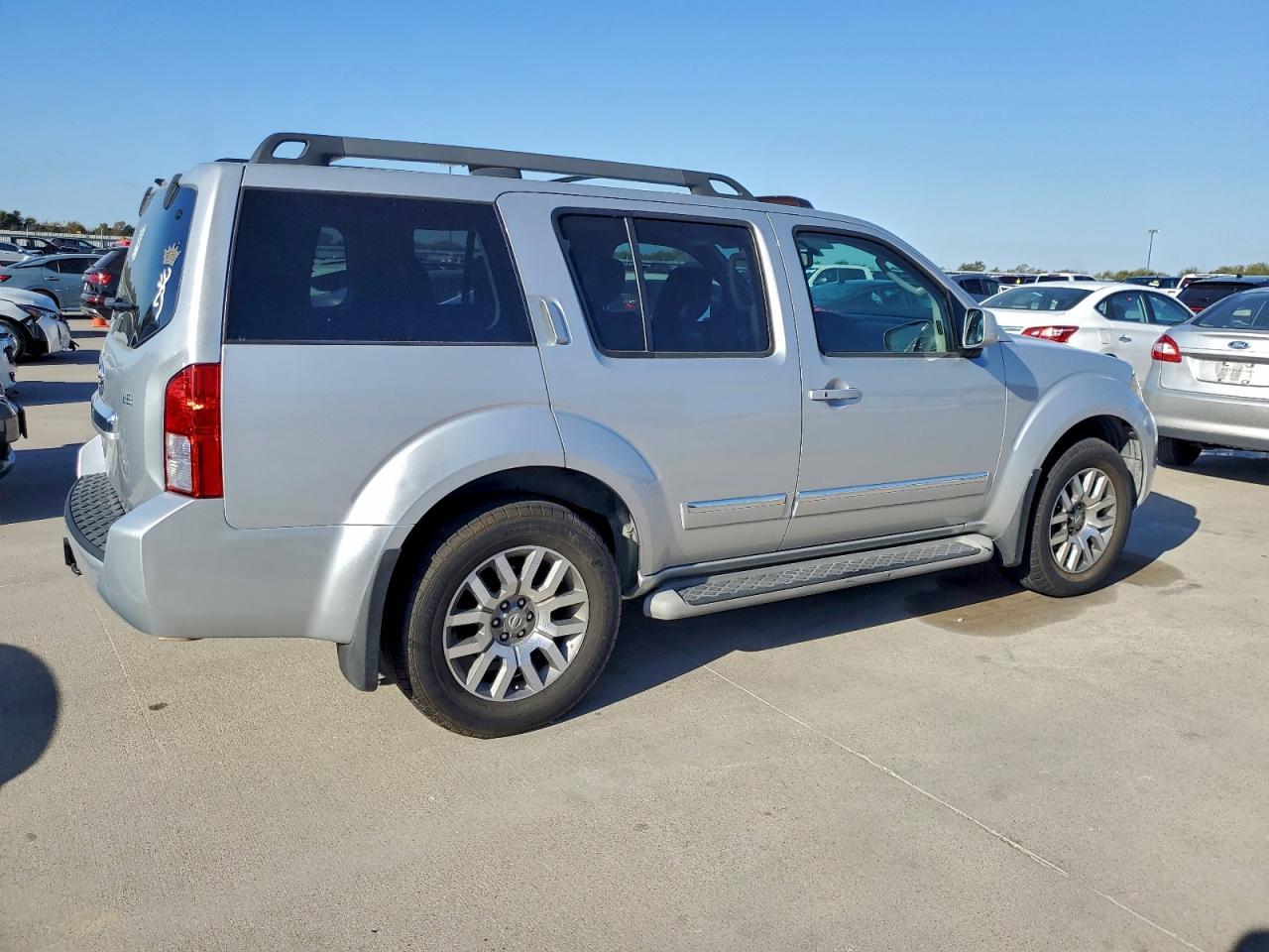 2012 NISSAN PATHFINDER
