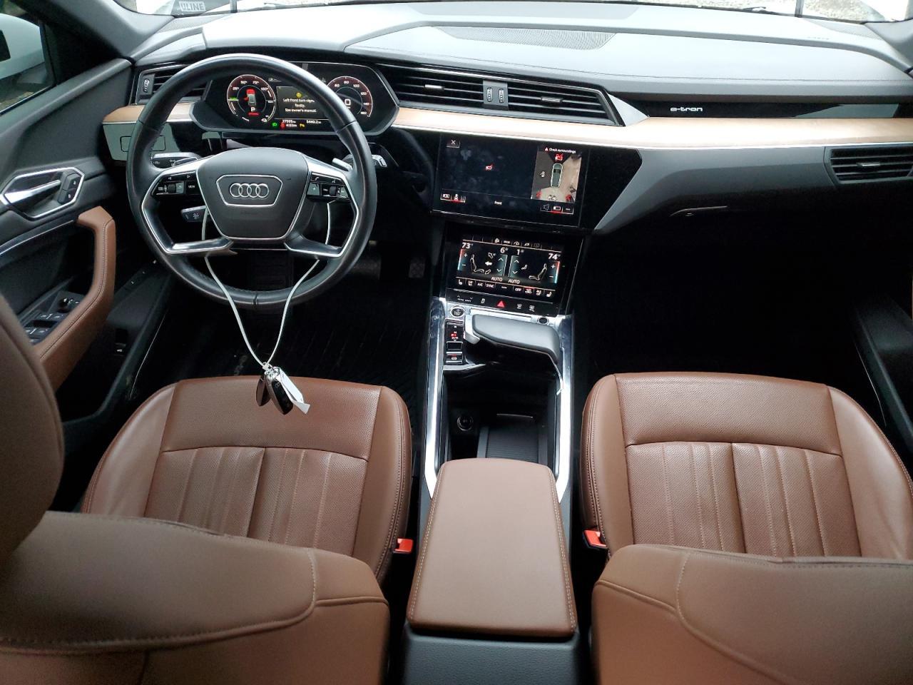 2024 AUDI Q8