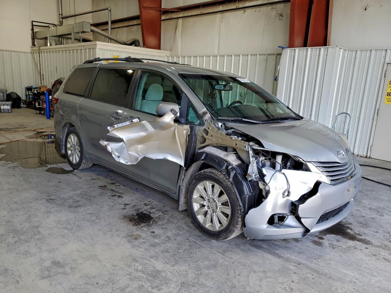 2016 TOYOTA SIENNA
