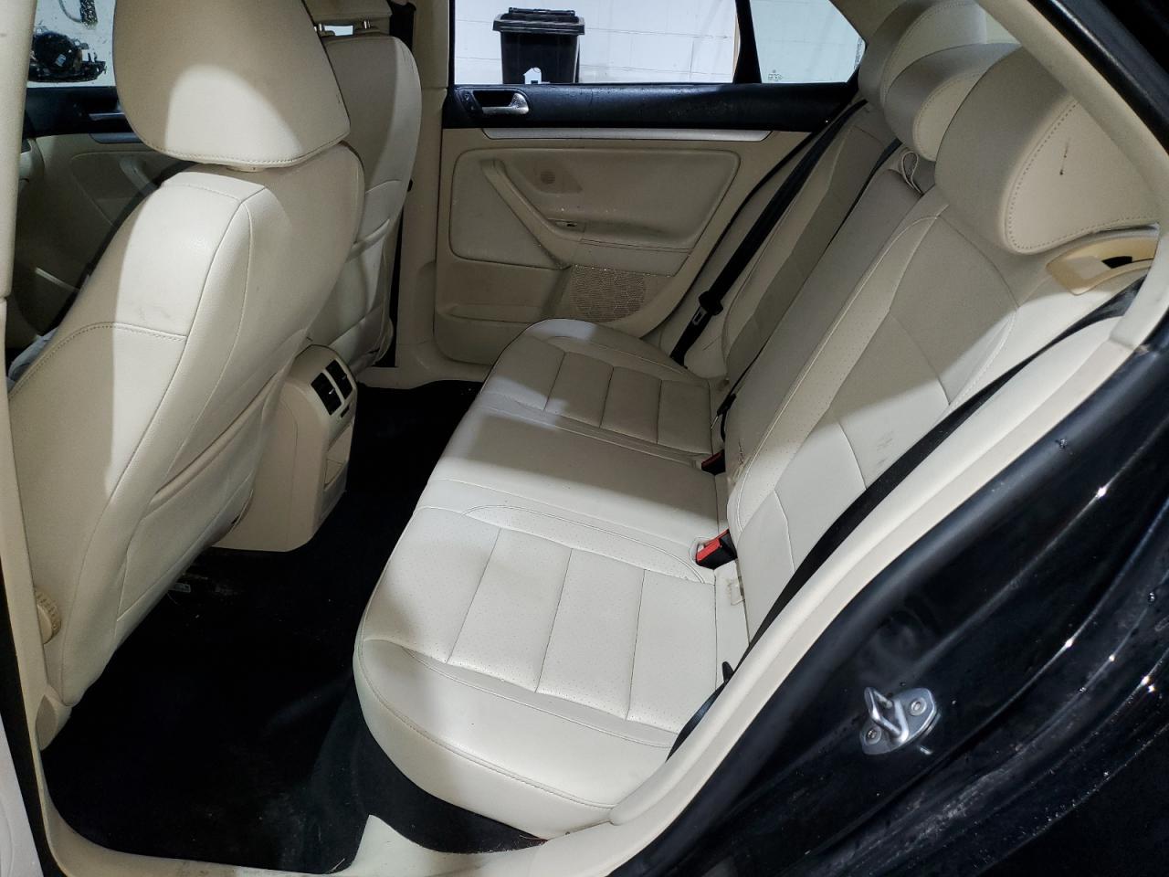 2010 VOLKSWAGEN JETTA