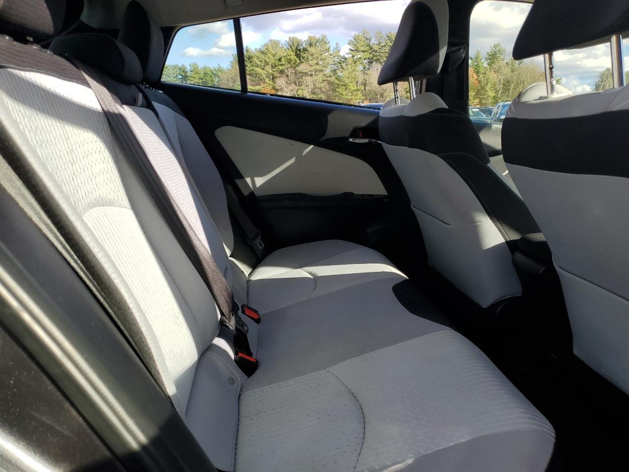 2016 TOYOTA PRIUS