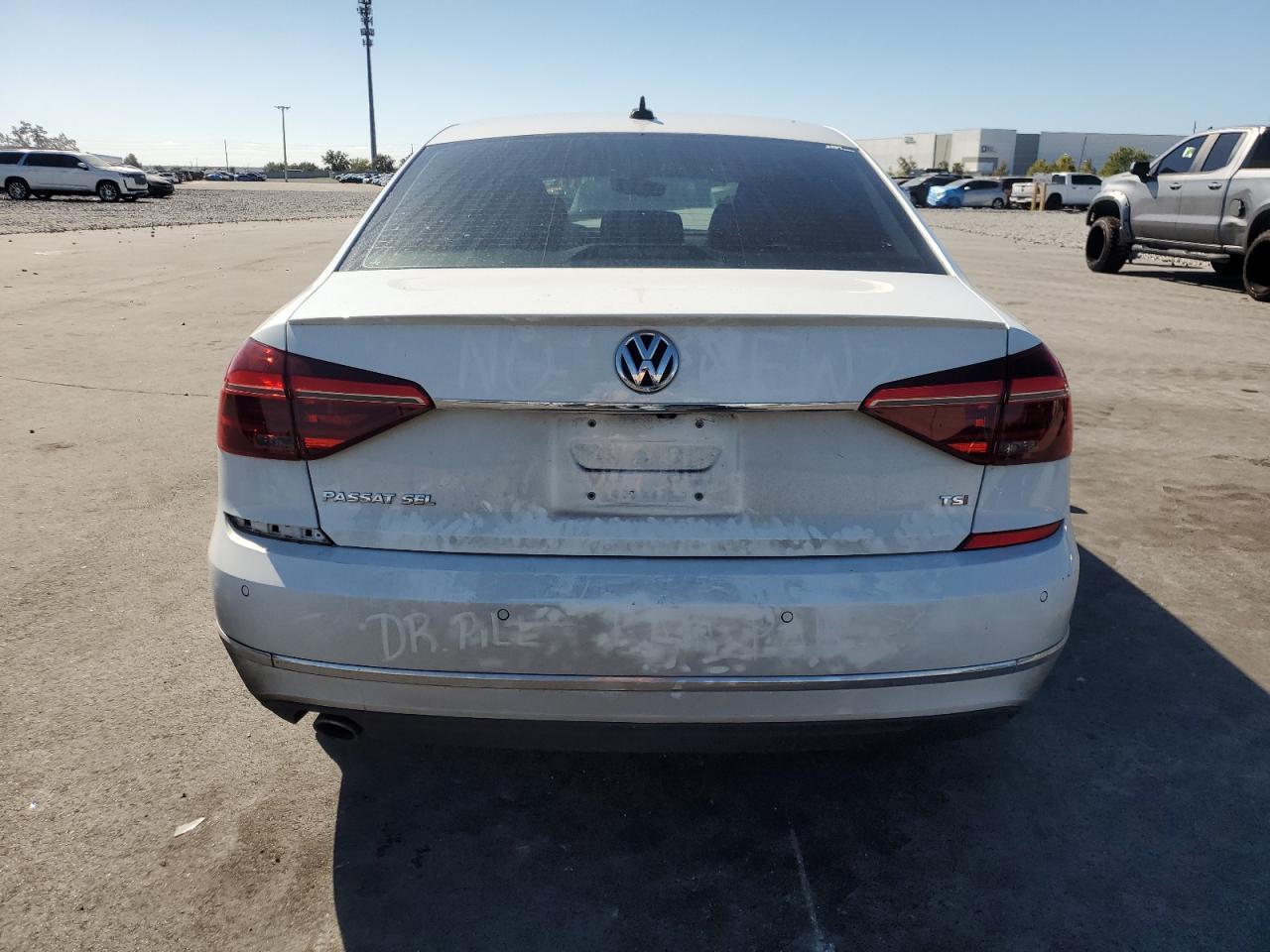 2018 VOLKSWAGEN Passat