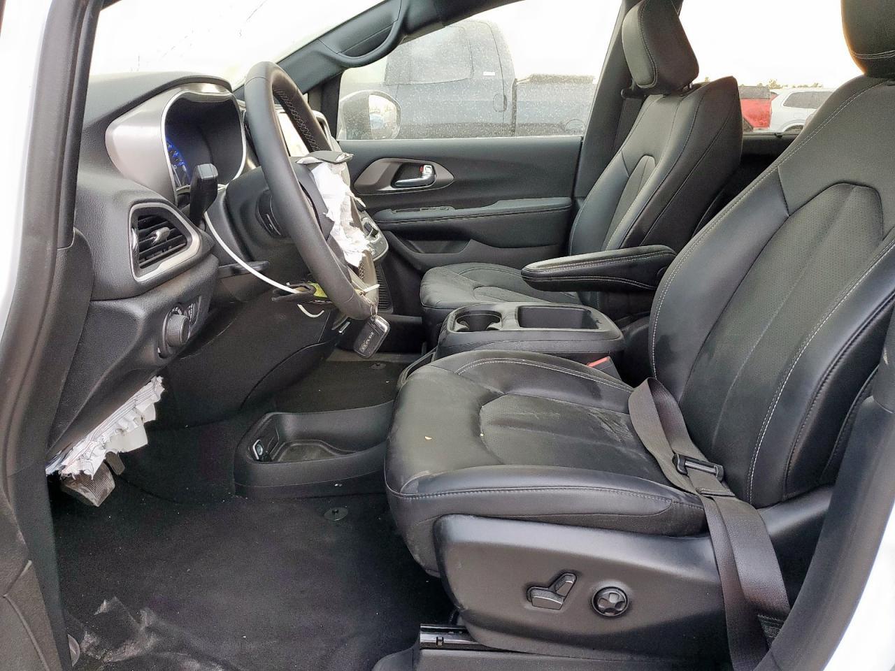 2025 CHRYSLER Voyager