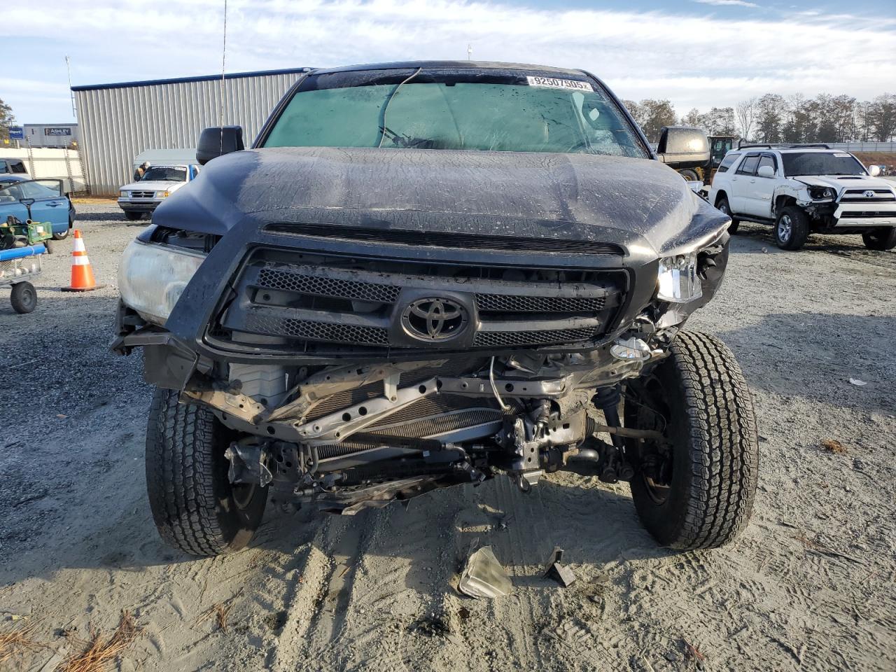 2011 TOYOTA TUNDRA