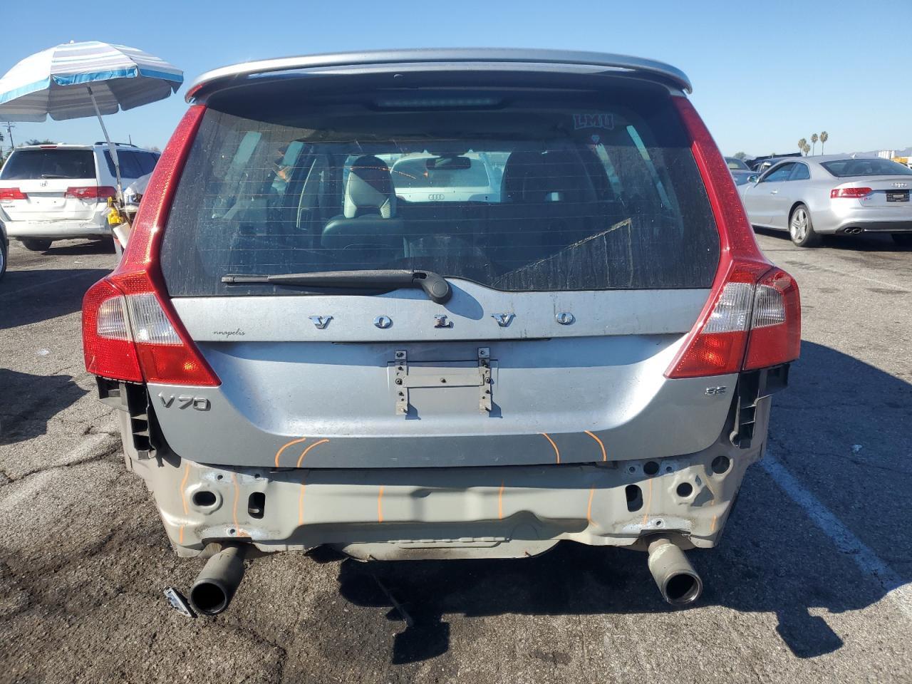 2010 VOLVO V70
