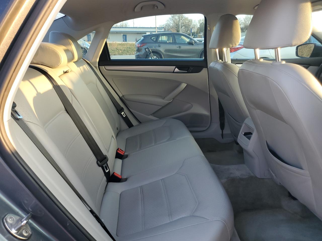 2015 VOLKSWAGEN Passat