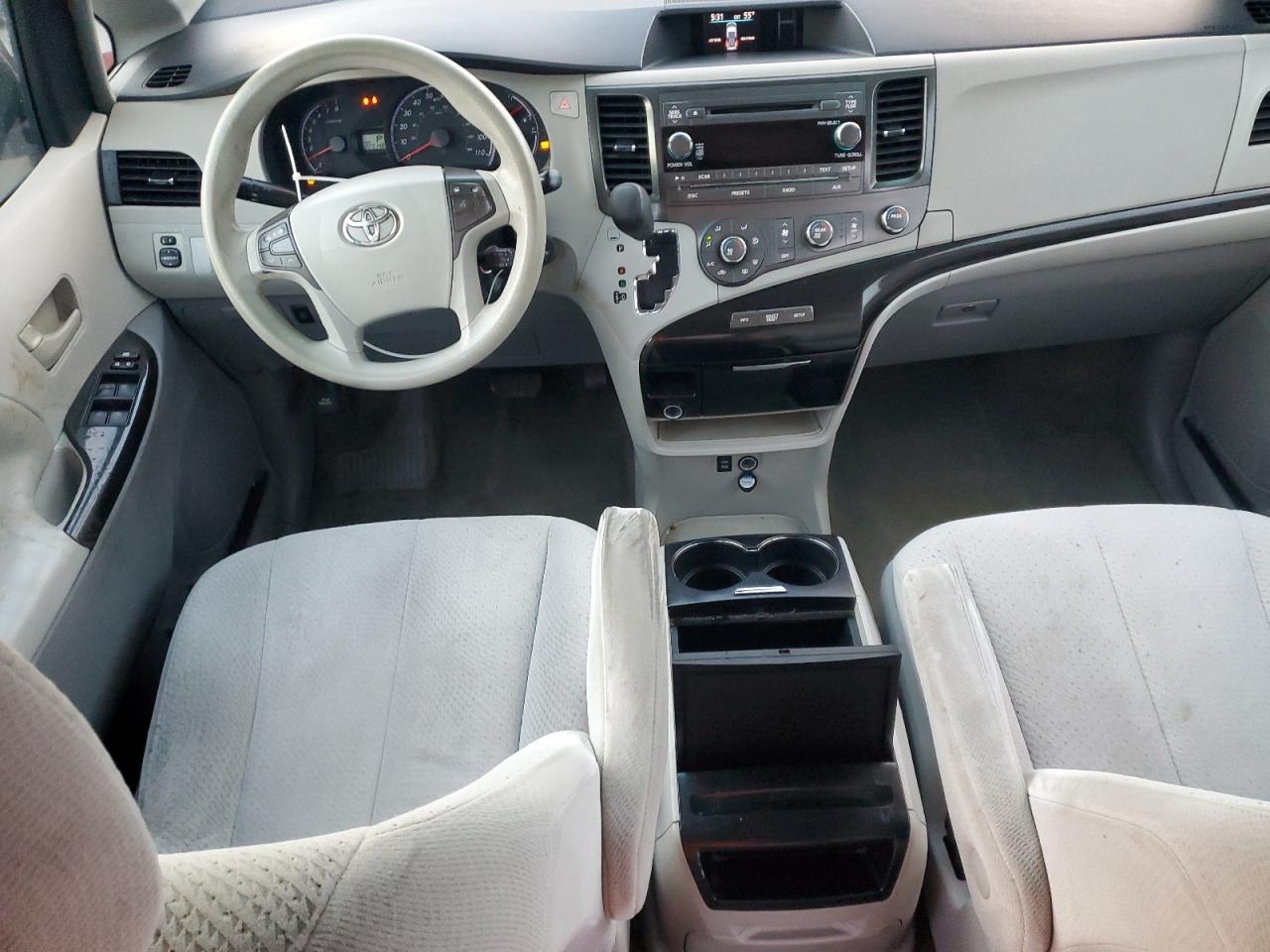 2012 TOYOTA SIENNA