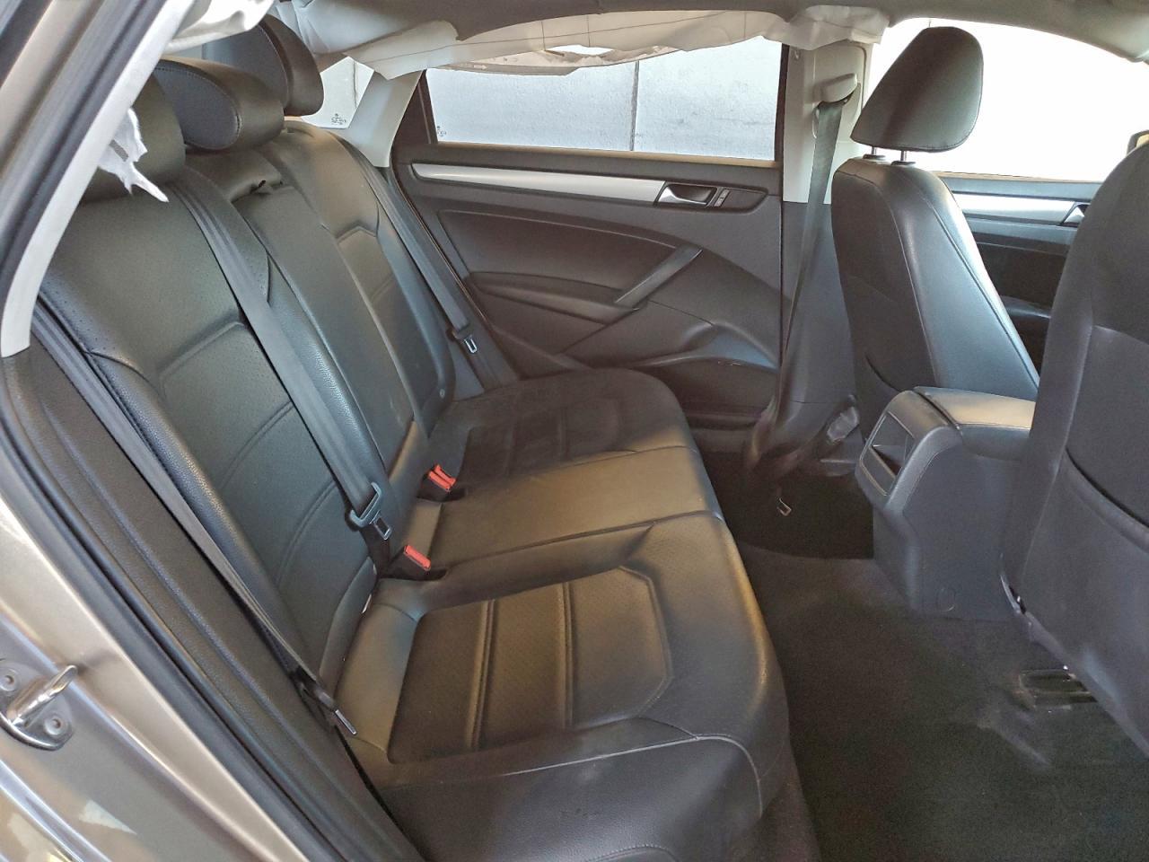 2015 VOLKSWAGEN Passat