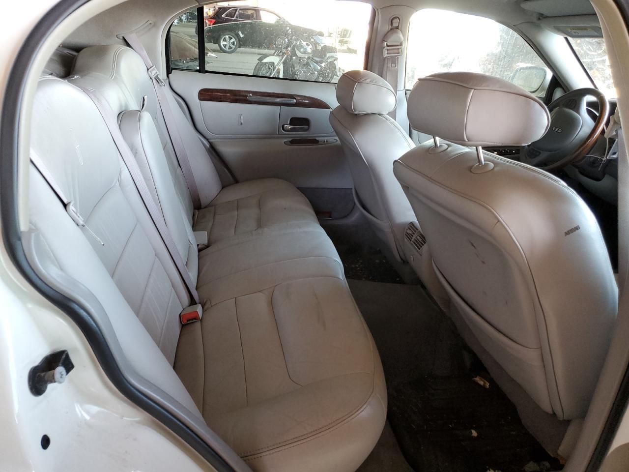 2001 LINCOLN Town Car