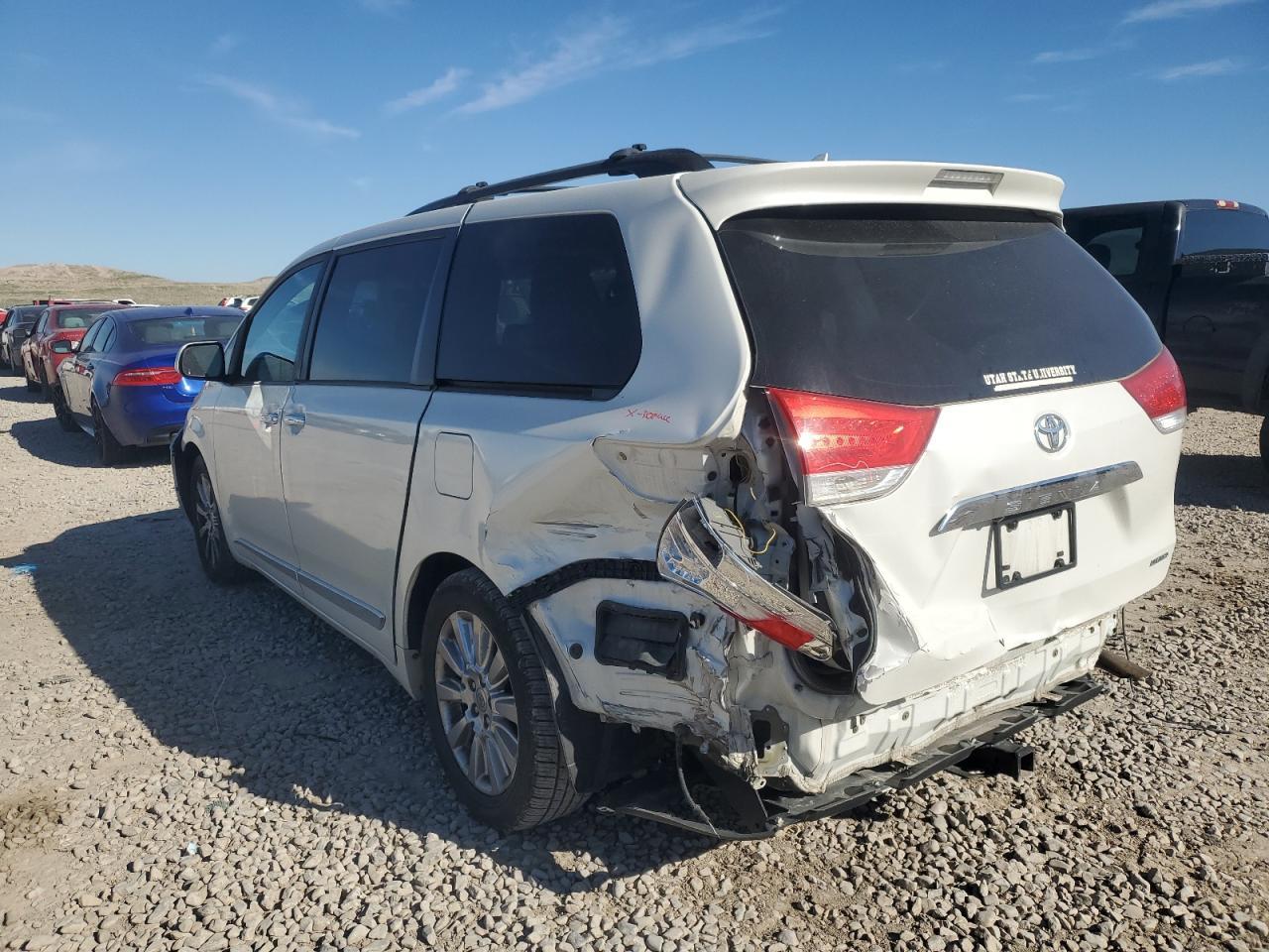 2012 TOYOTA SIENNA