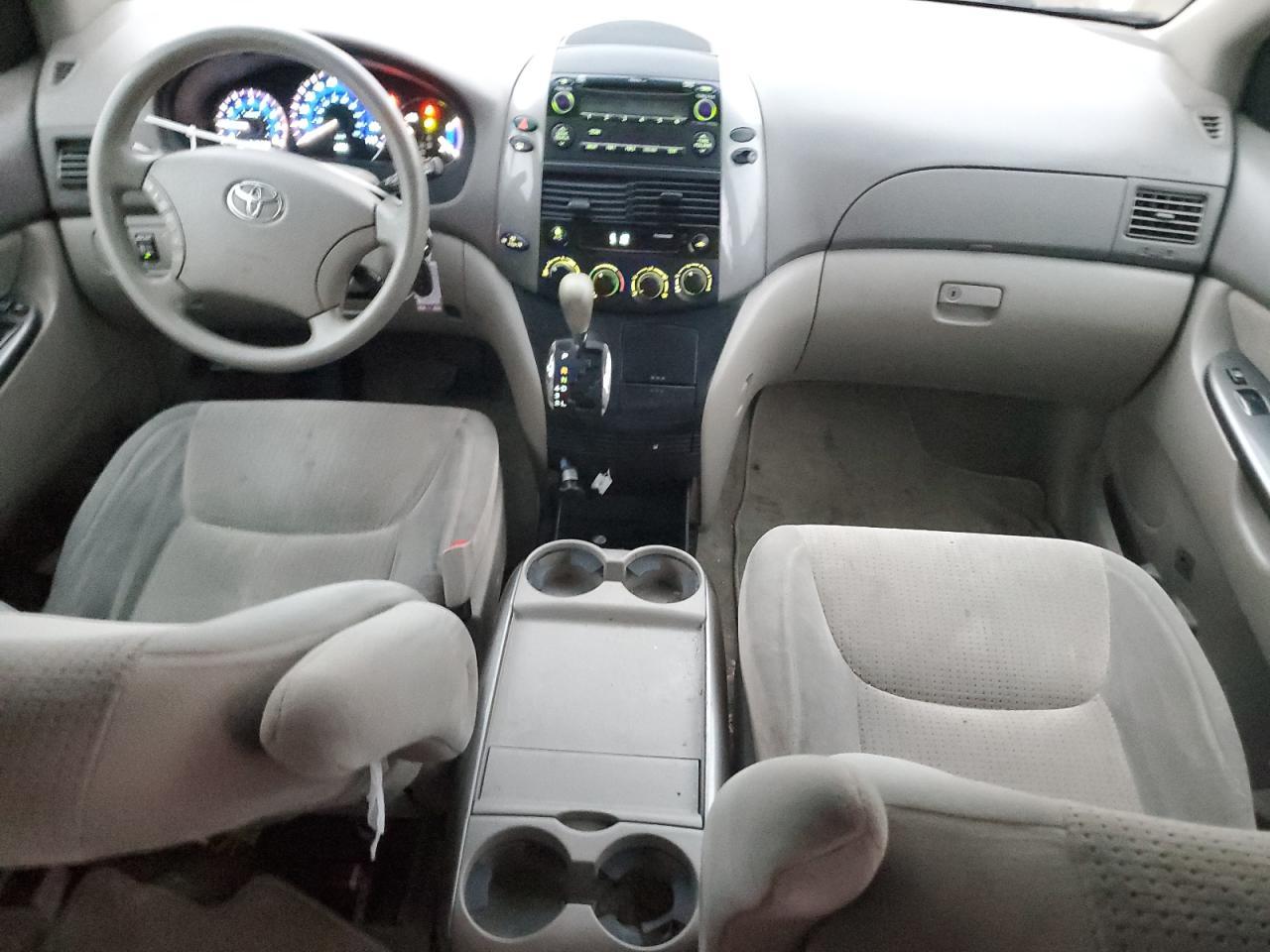 2010 TOYOTA SIENNA