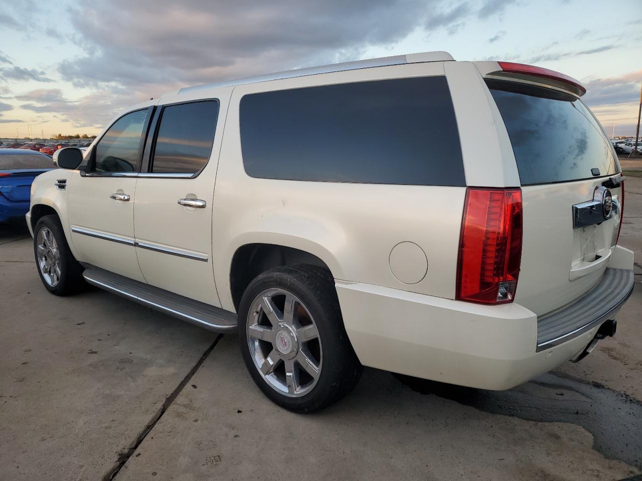 2011 CADILLAC Escalade ESV