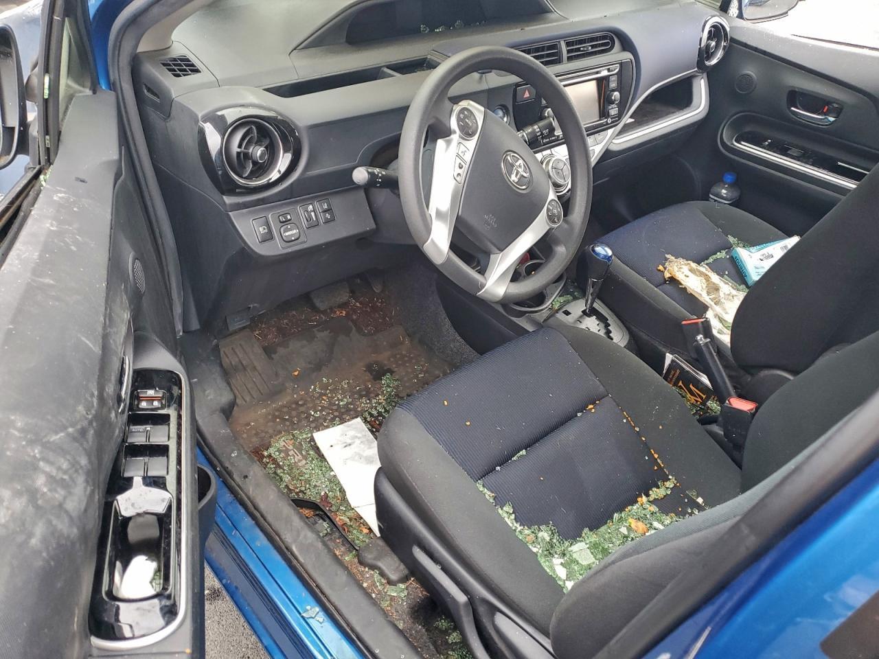 2016 TOYOTA Prius c