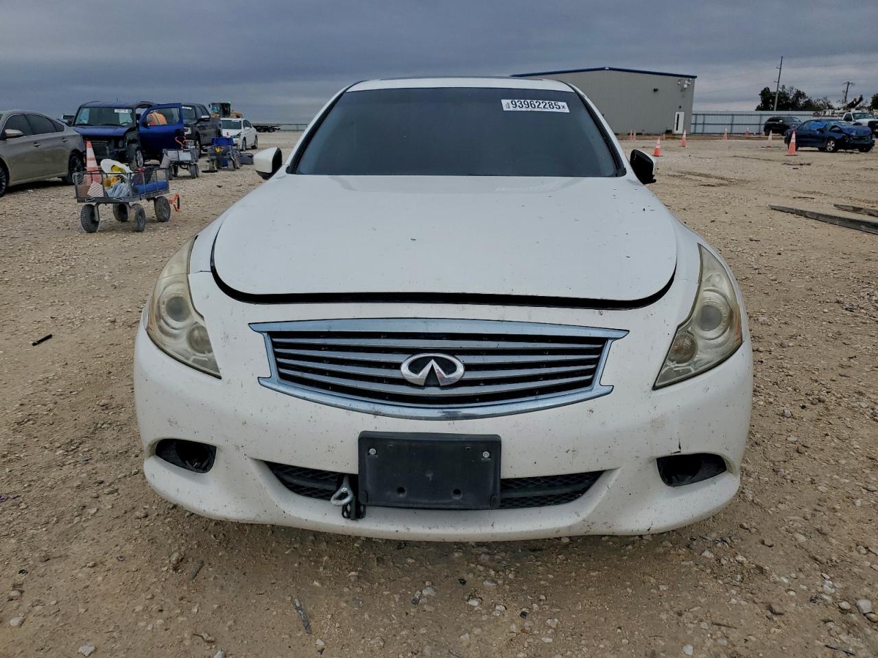 2011 INFINITI G37
