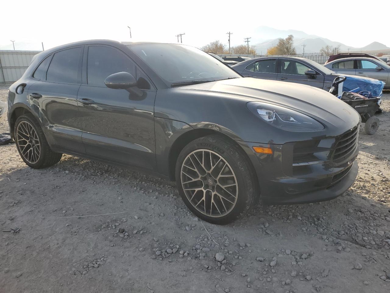 2020 PORSCHE Macan