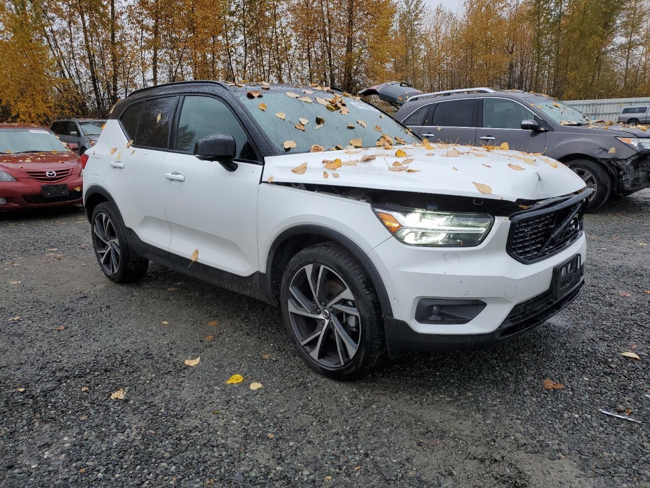 2022 VOLVO XC40