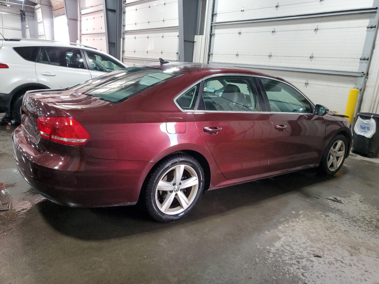 2012 VOLKSWAGEN Passat