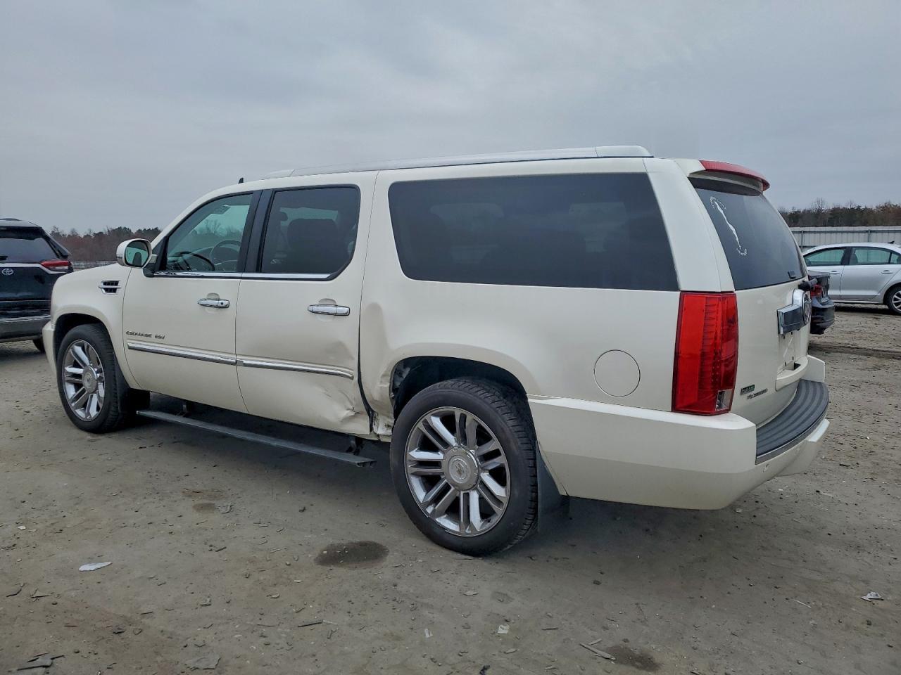 2011 CADILLAC Escalade ESV