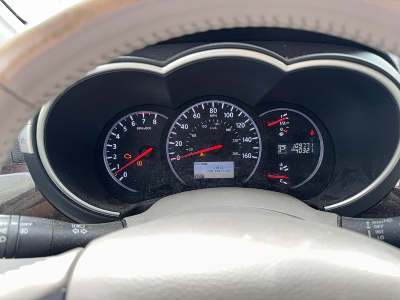 2012 NISSAN Quest