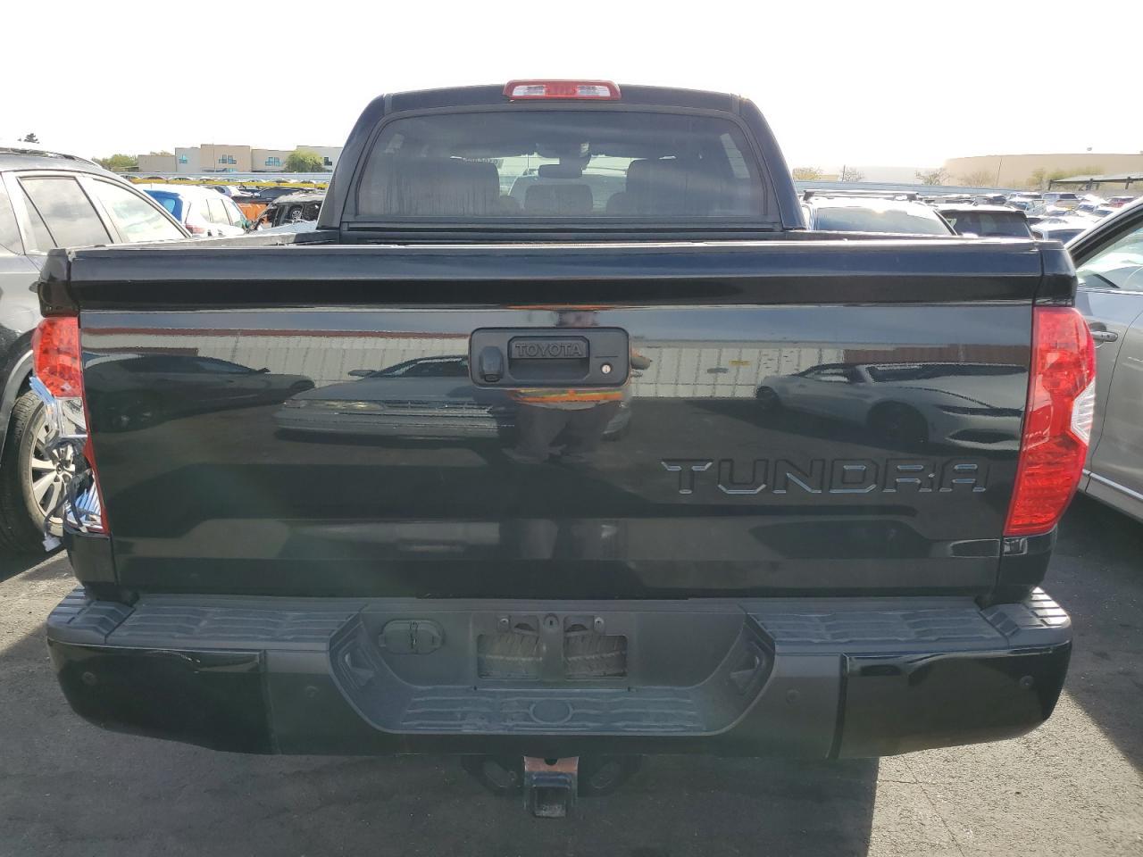 2018 TOYOTA TUNDRA