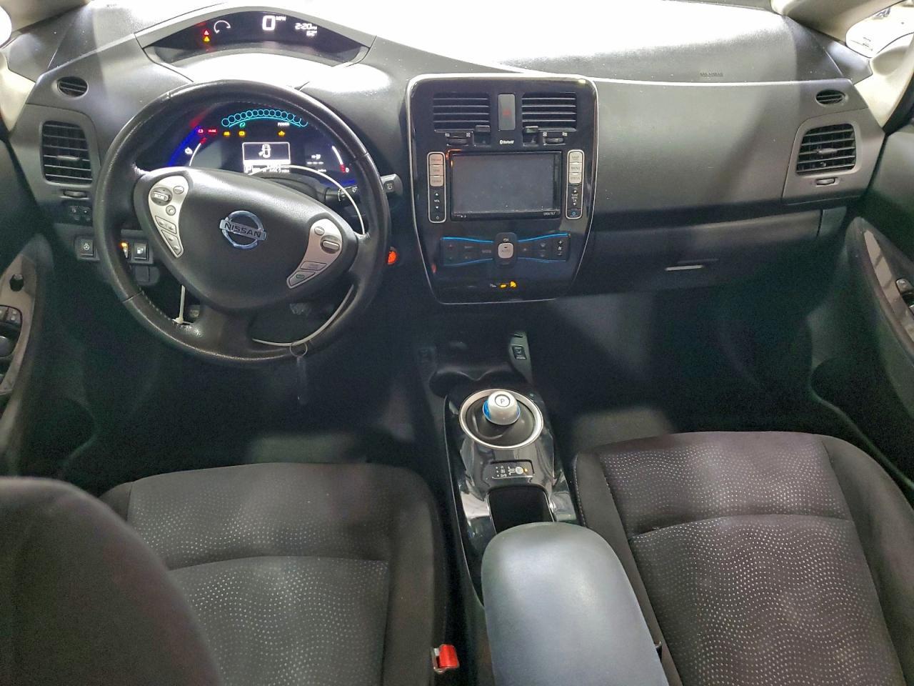 2016 NISSAN LEAF