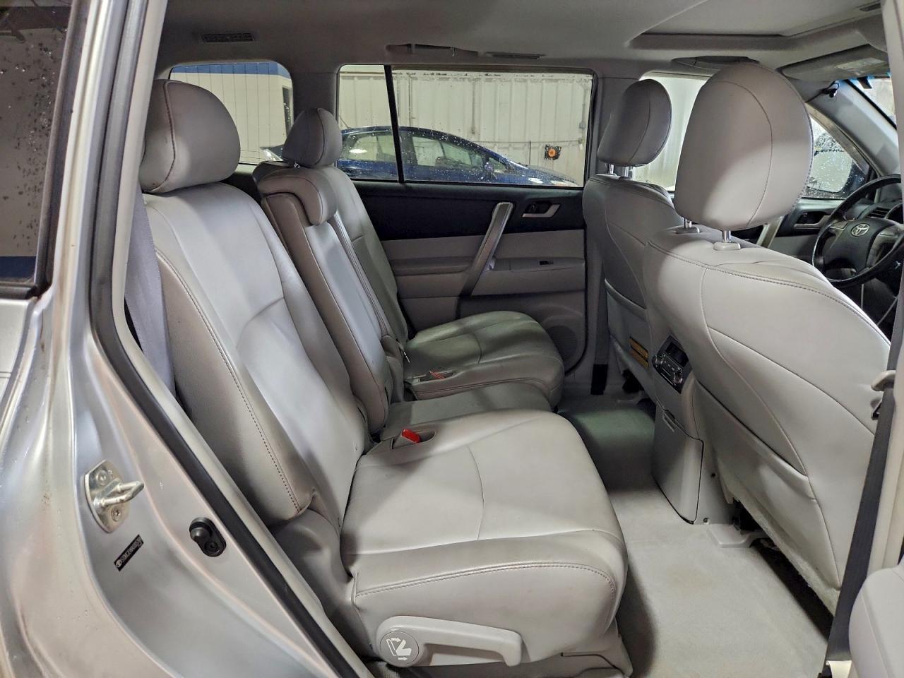 2010 TOYOTA HIGHLANDER