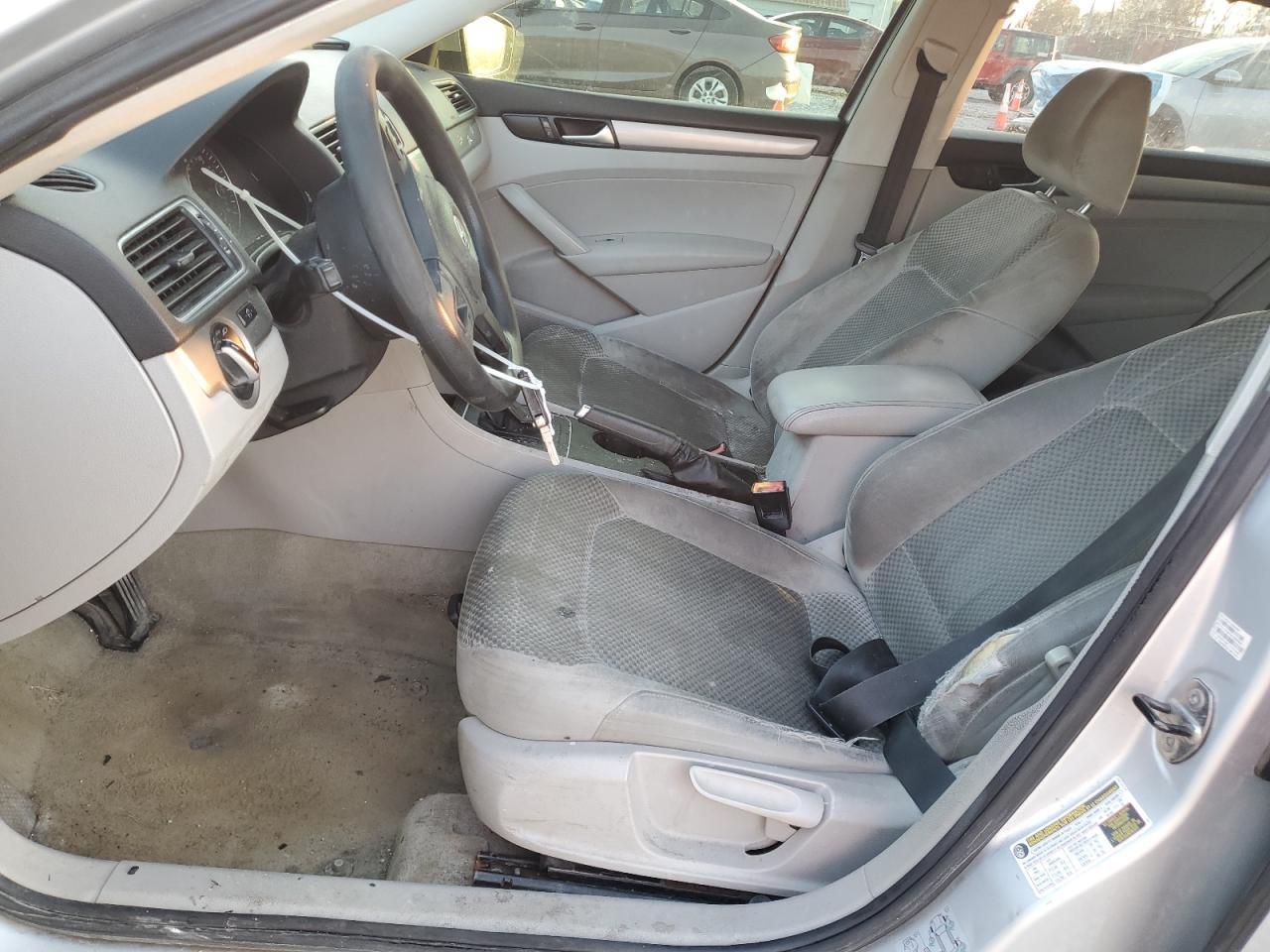 2013 VOLKSWAGEN Passat