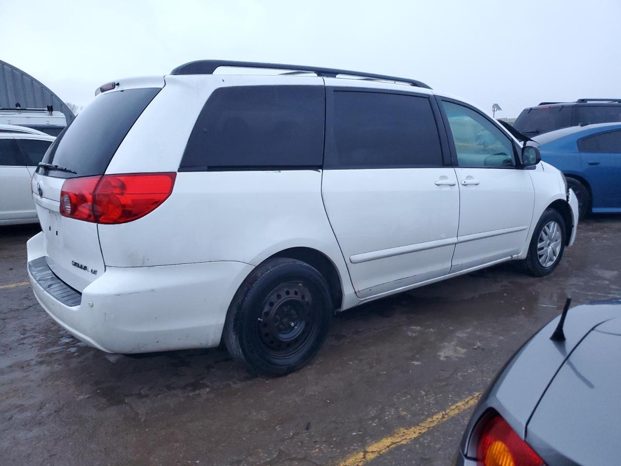 2010 TOYOTA SIENNA