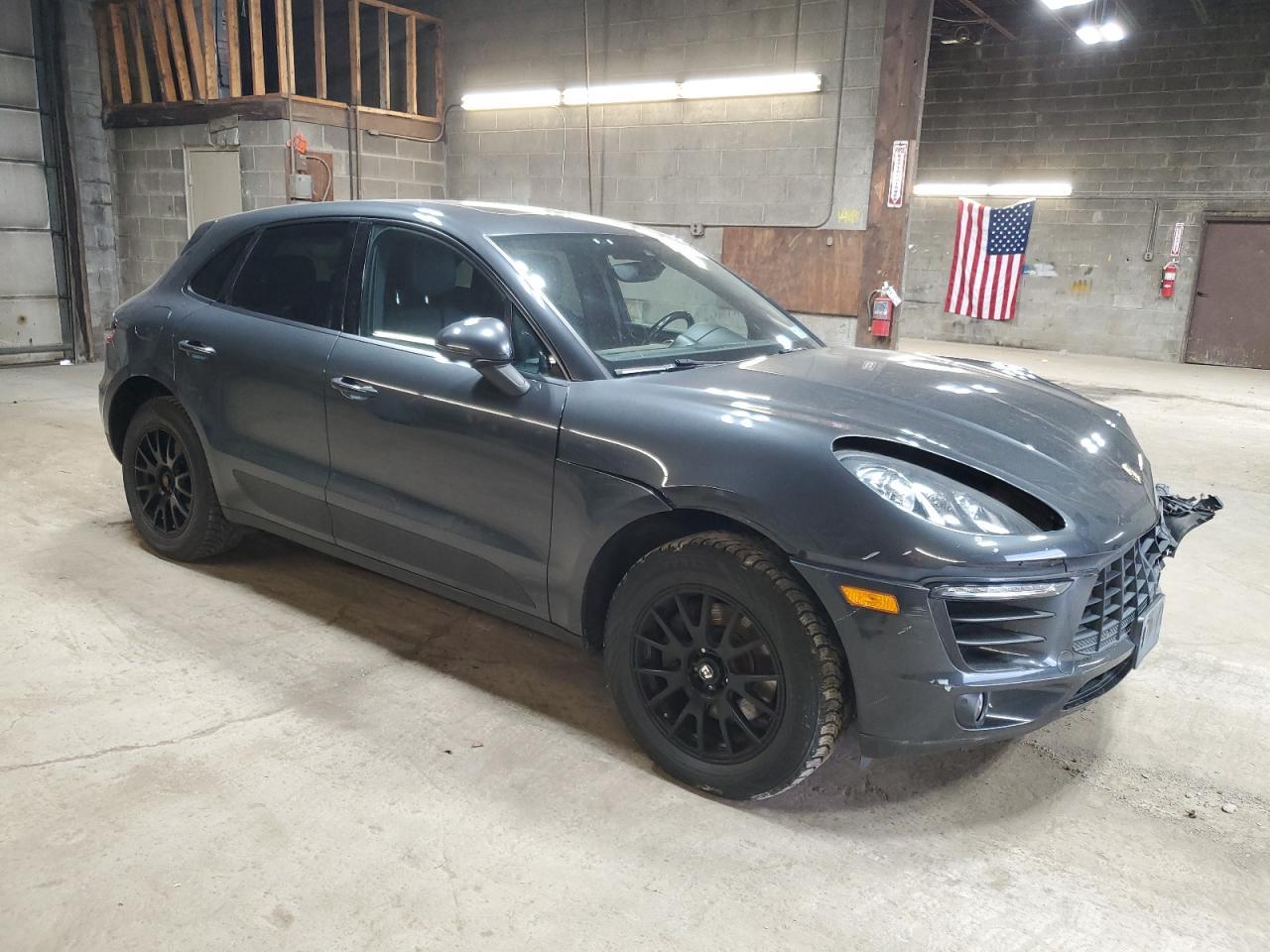 2017 PORSCHE Macan