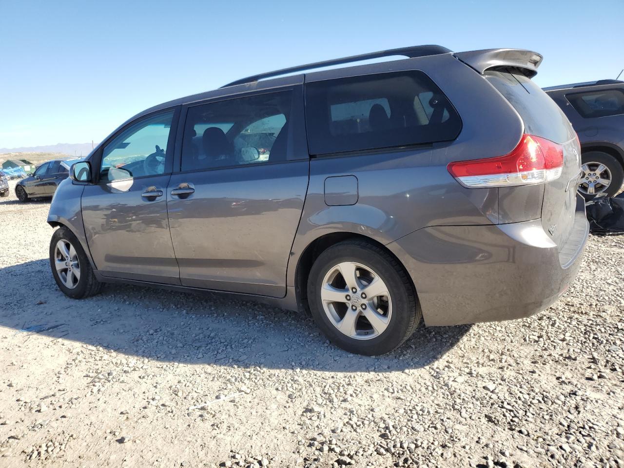 2011 TOYOTA SIENNA