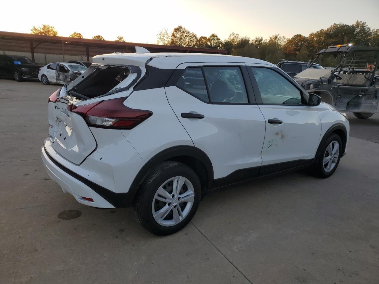 2024 NISSAN KICKS