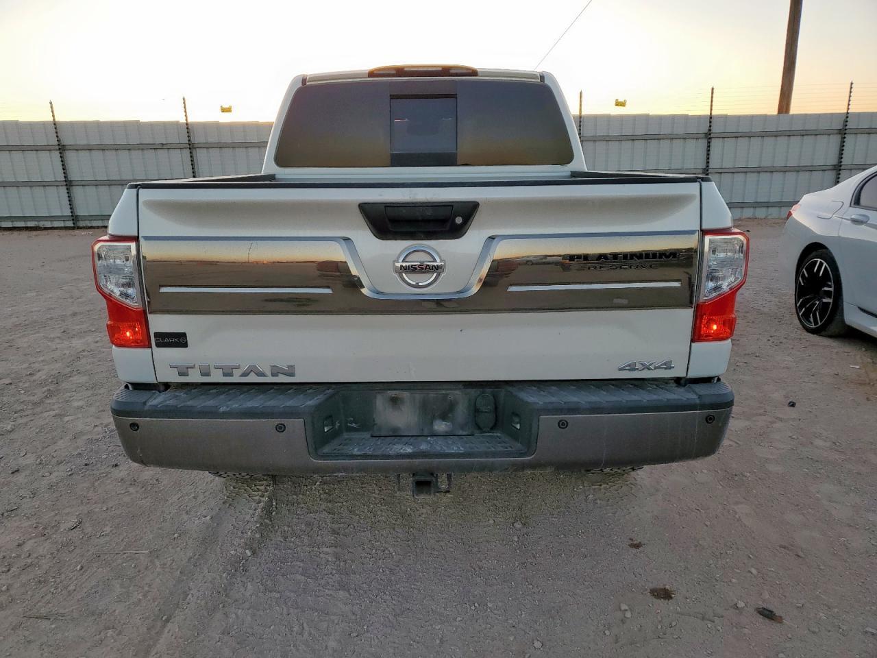 2017 NISSAN Titan