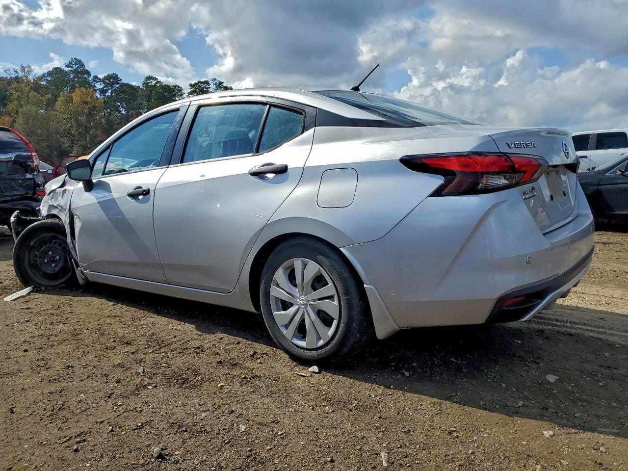2021 NISSAN VERSA