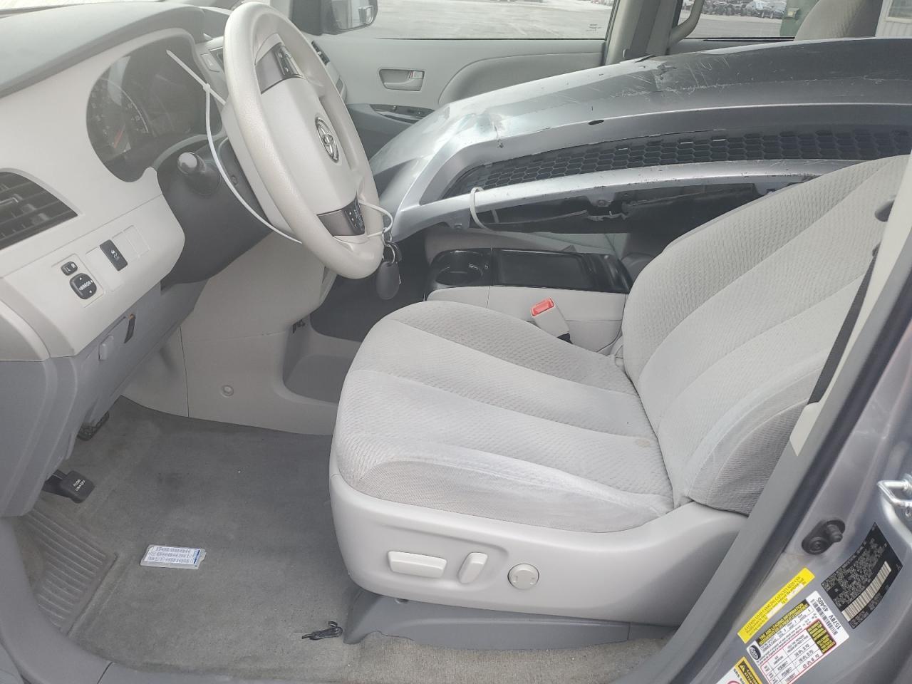 2012 TOYOTA SIENNA