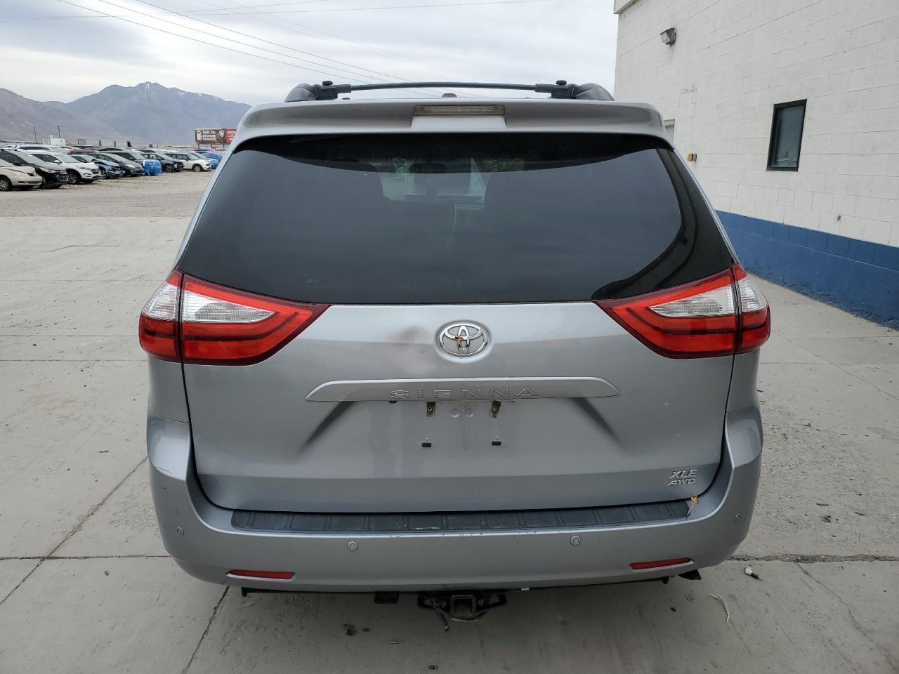 2015 TOYOTA SIENNA