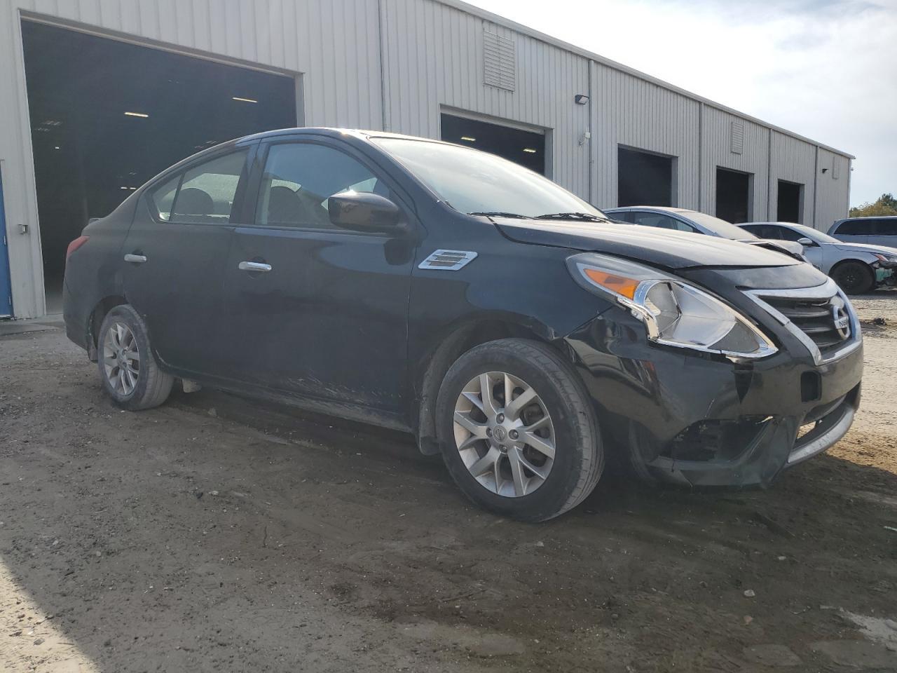2015 NISSAN VERSA
