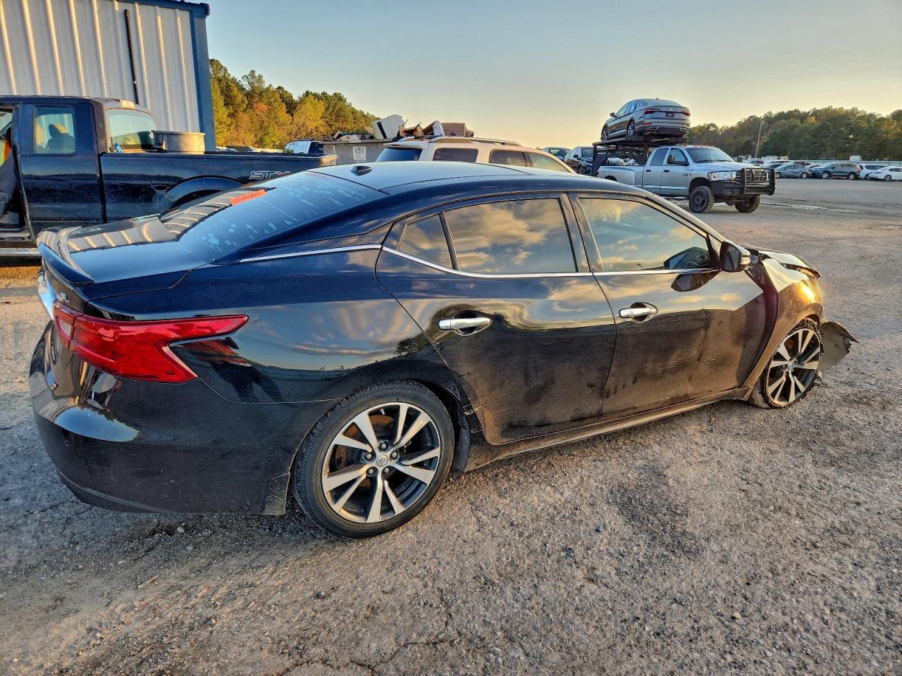 2017 NISSAN Maxima