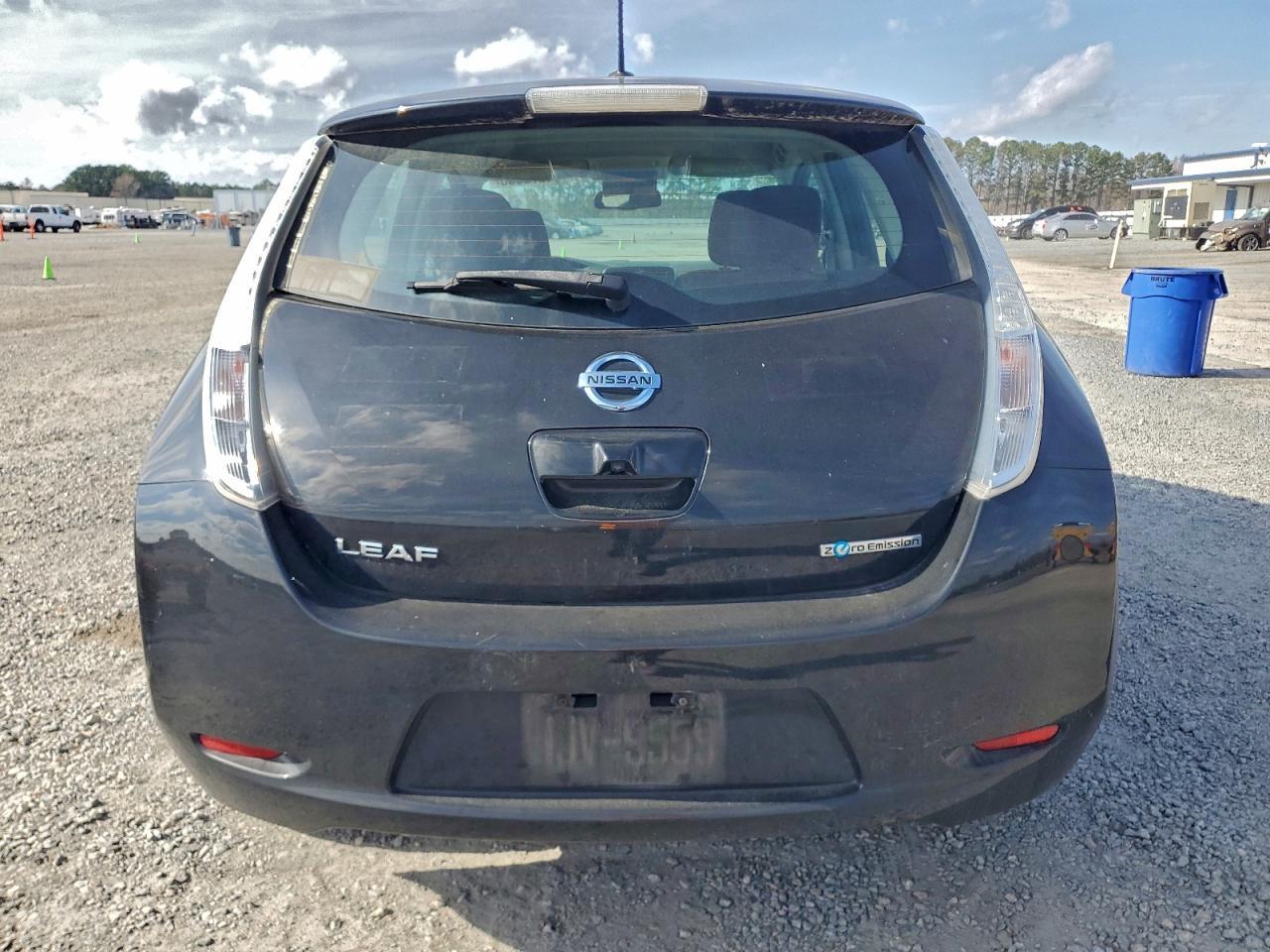 2016 NISSAN LEAF